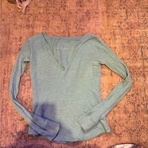 GAP Women's Long Sleeve V-Neck Top - Light Green